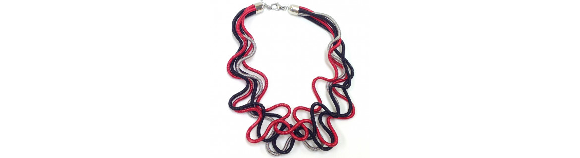 THE SIGNATURE NECKLACES